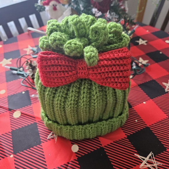 Winter hat - Grinch inspired - Picture 10 of 11